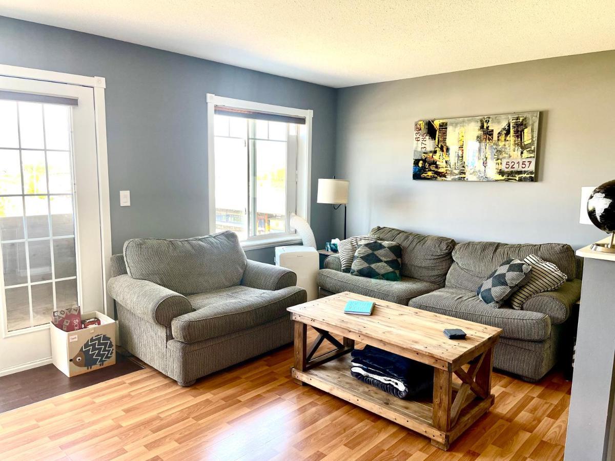Top Floor Riverfront Condo With Stellar Sunsets! Fort Mcmurray Bagian luar foto