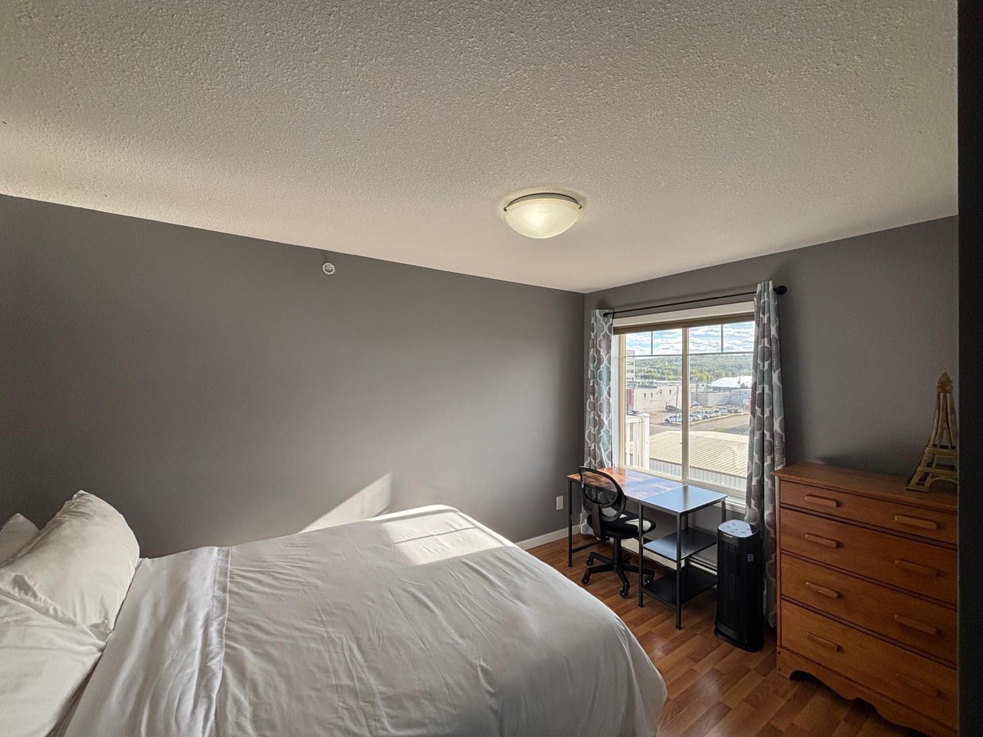 Top Floor Riverfront Condo With Stellar Sunsets! Fort Mcmurray Bagian luar foto