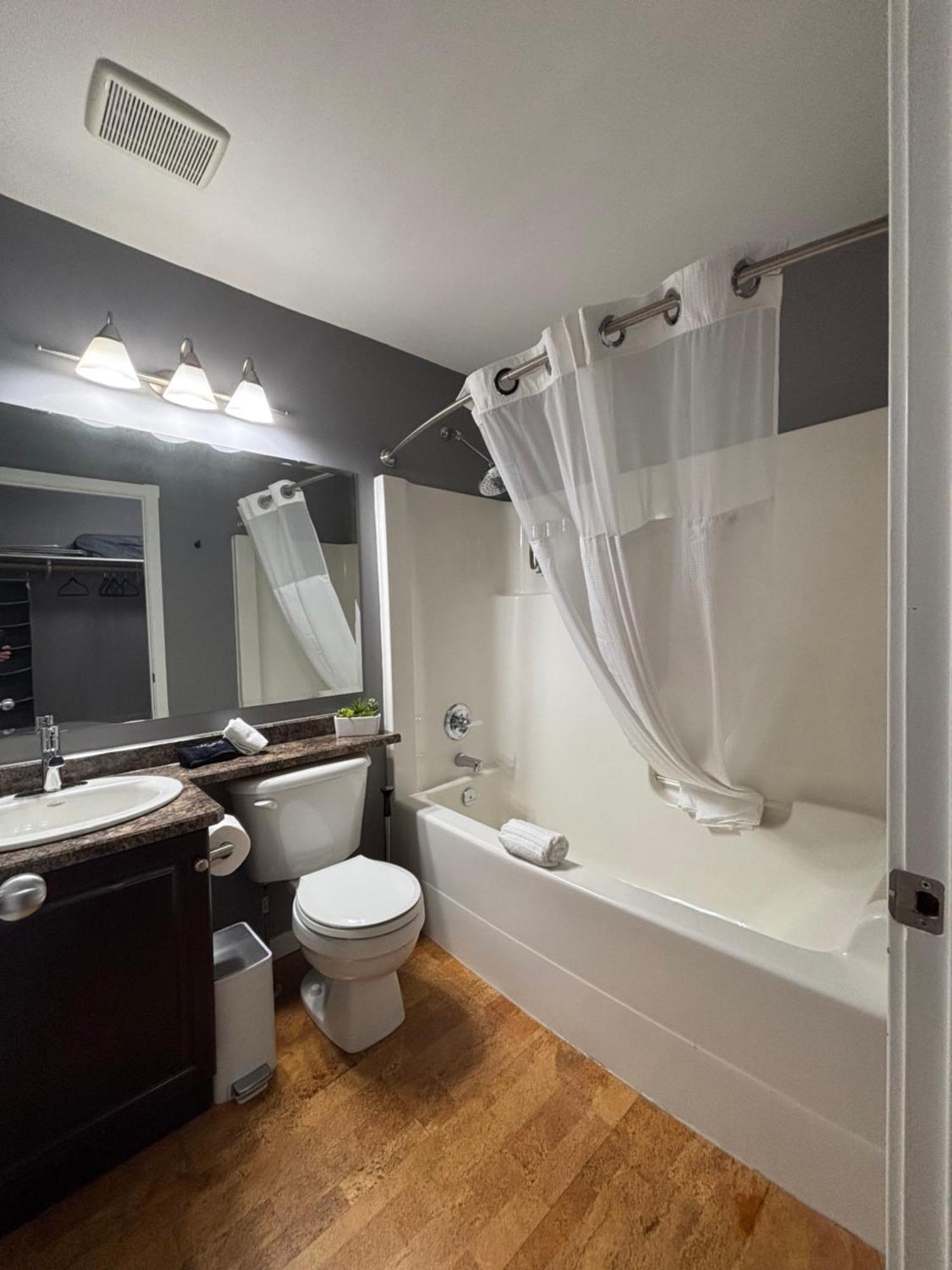 Top Floor Riverfront Condo With Stellar Sunsets! Fort Mcmurray Bagian luar foto