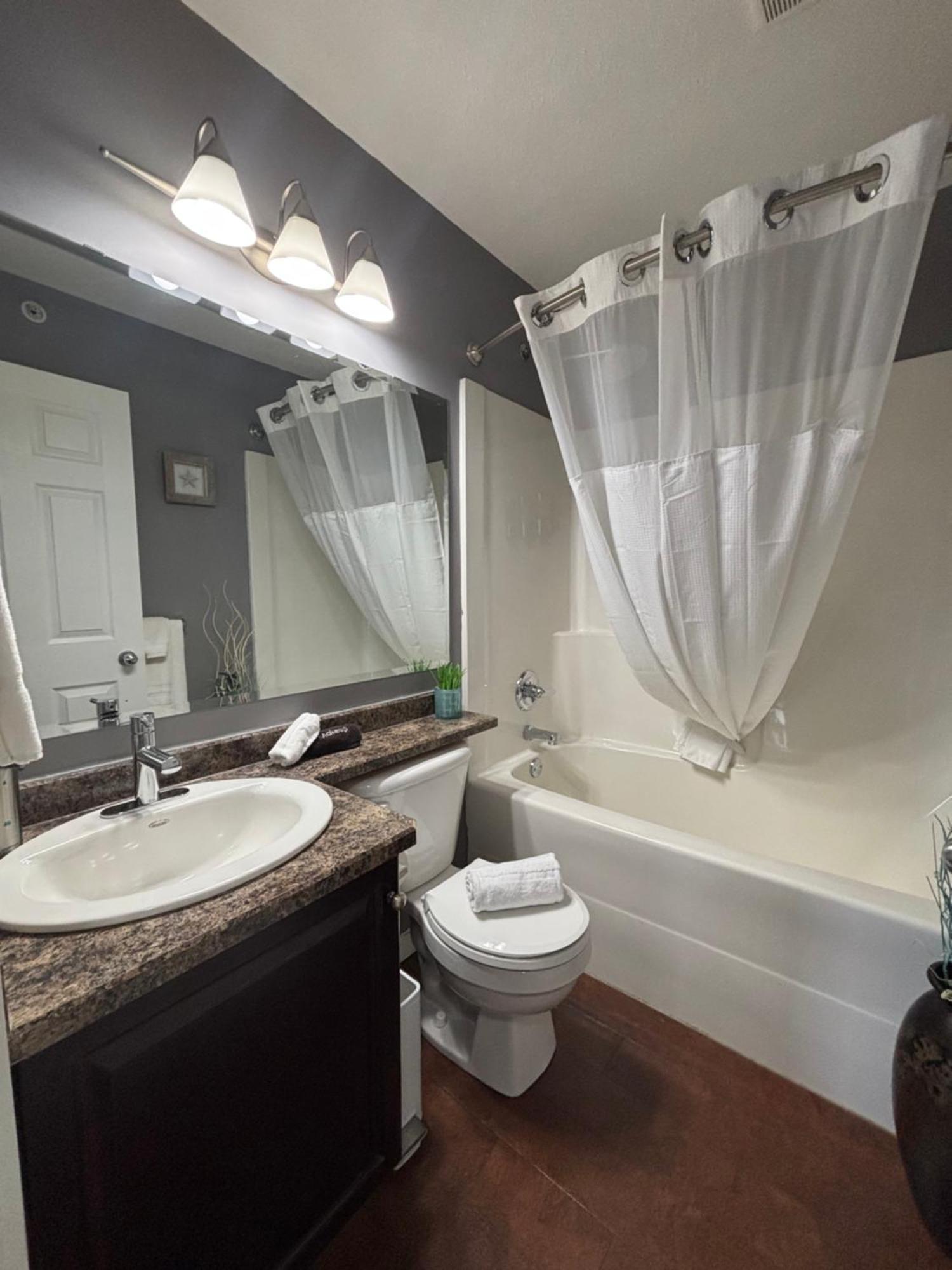 Top Floor Riverfront Condo With Stellar Sunsets! Fort Mcmurray Bagian luar foto