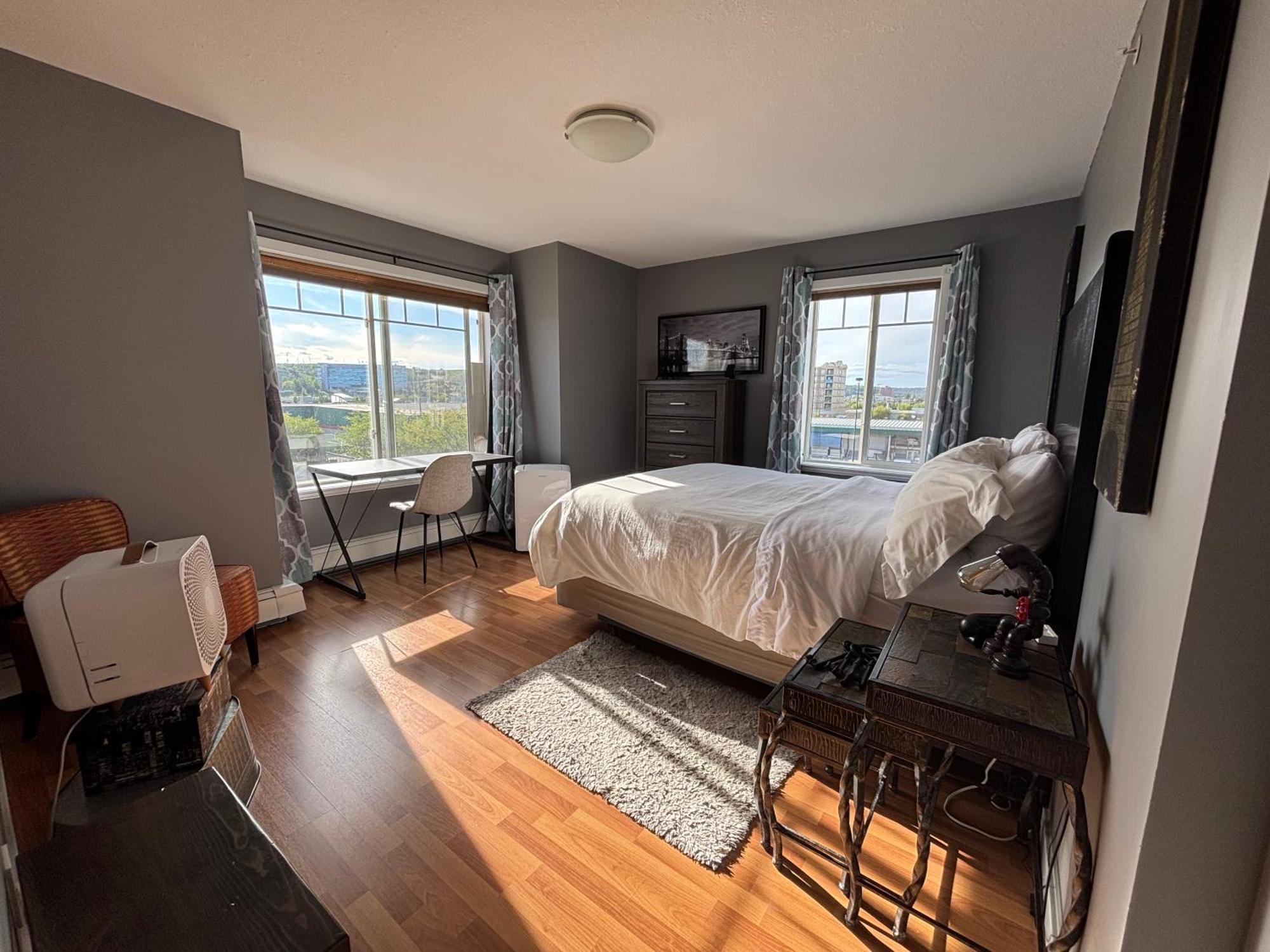 Top Floor Riverfront Condo With Stellar Sunsets! Fort Mcmurray Bagian luar foto