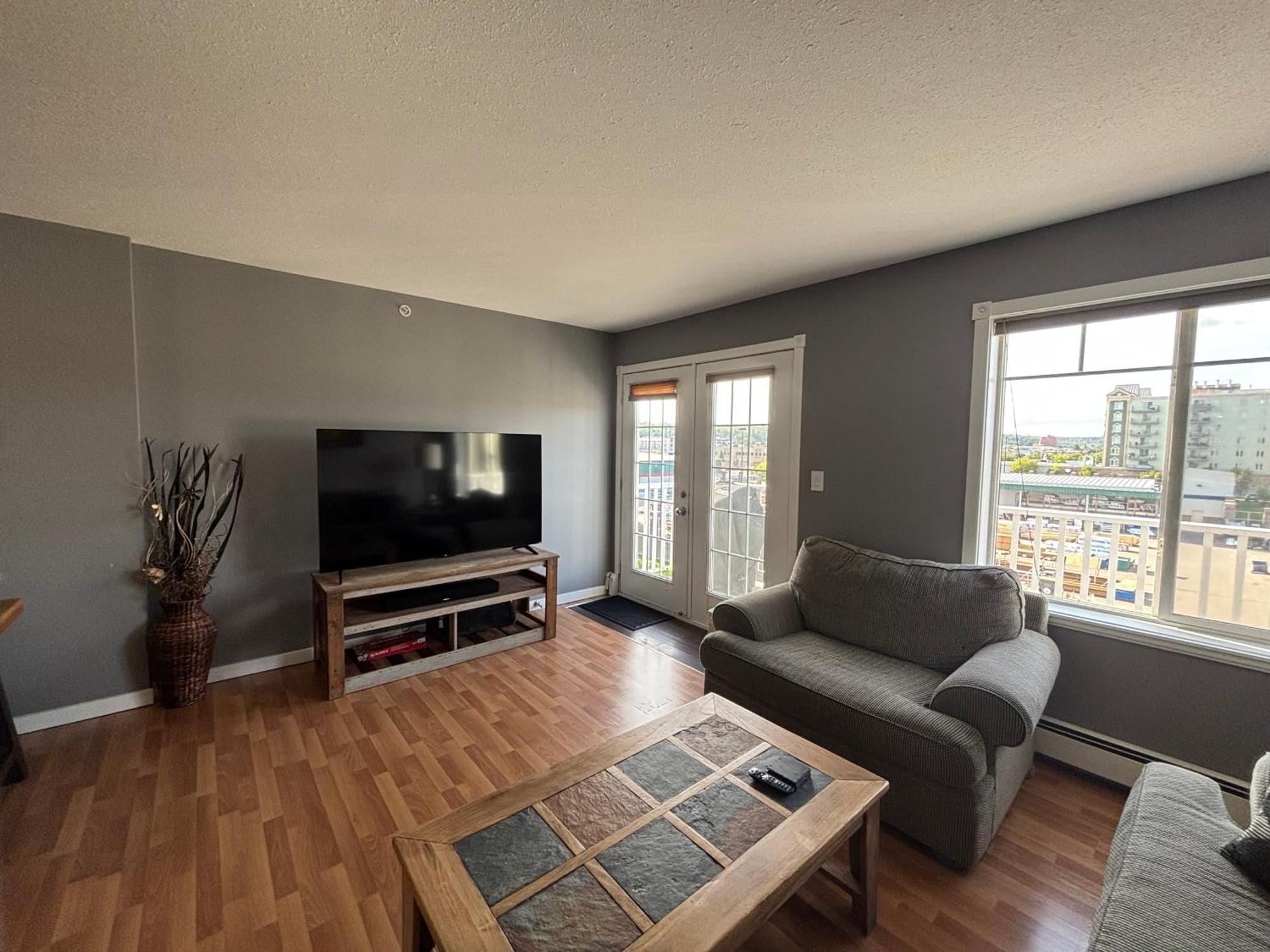 Top Floor Riverfront Condo With Stellar Sunsets! Fort Mcmurray Bagian luar foto