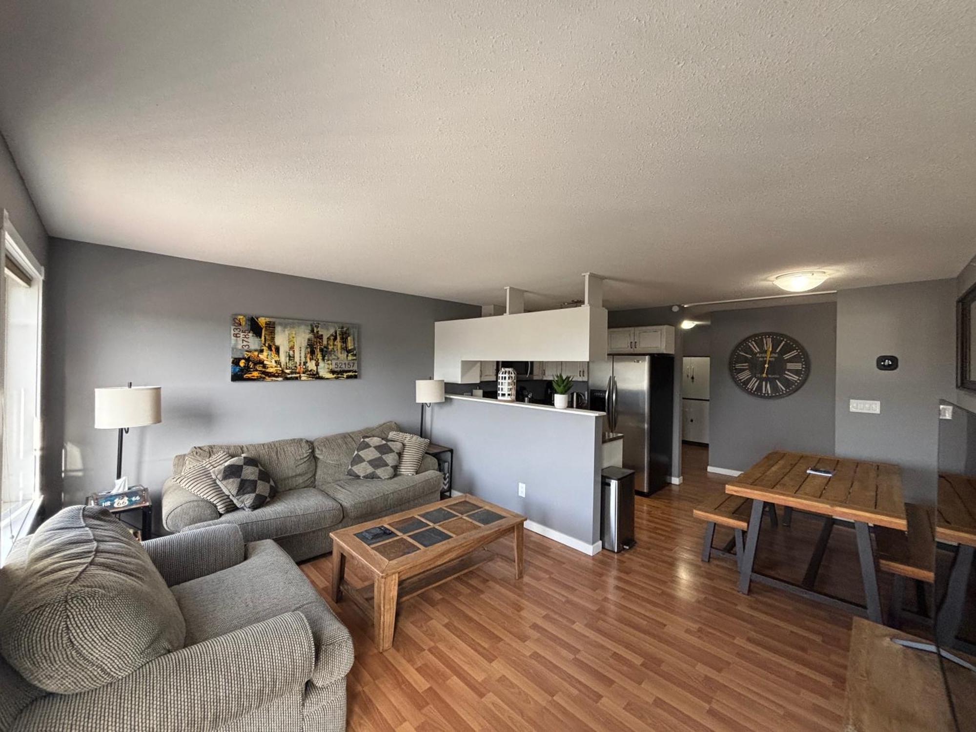 Top Floor Riverfront Condo With Stellar Sunsets! Fort Mcmurray Bagian luar foto
