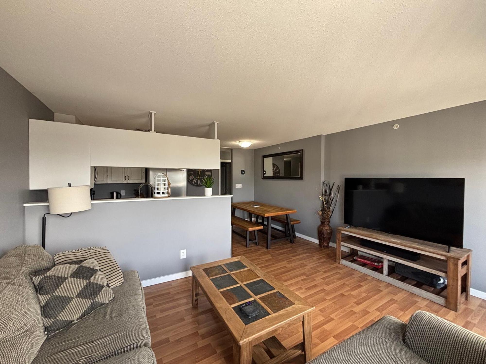Top Floor Riverfront Condo With Stellar Sunsets! Fort Mcmurray Bagian luar foto